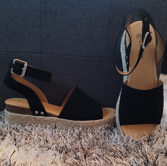 Espadrilles - BNIB - Picture 2 of 9